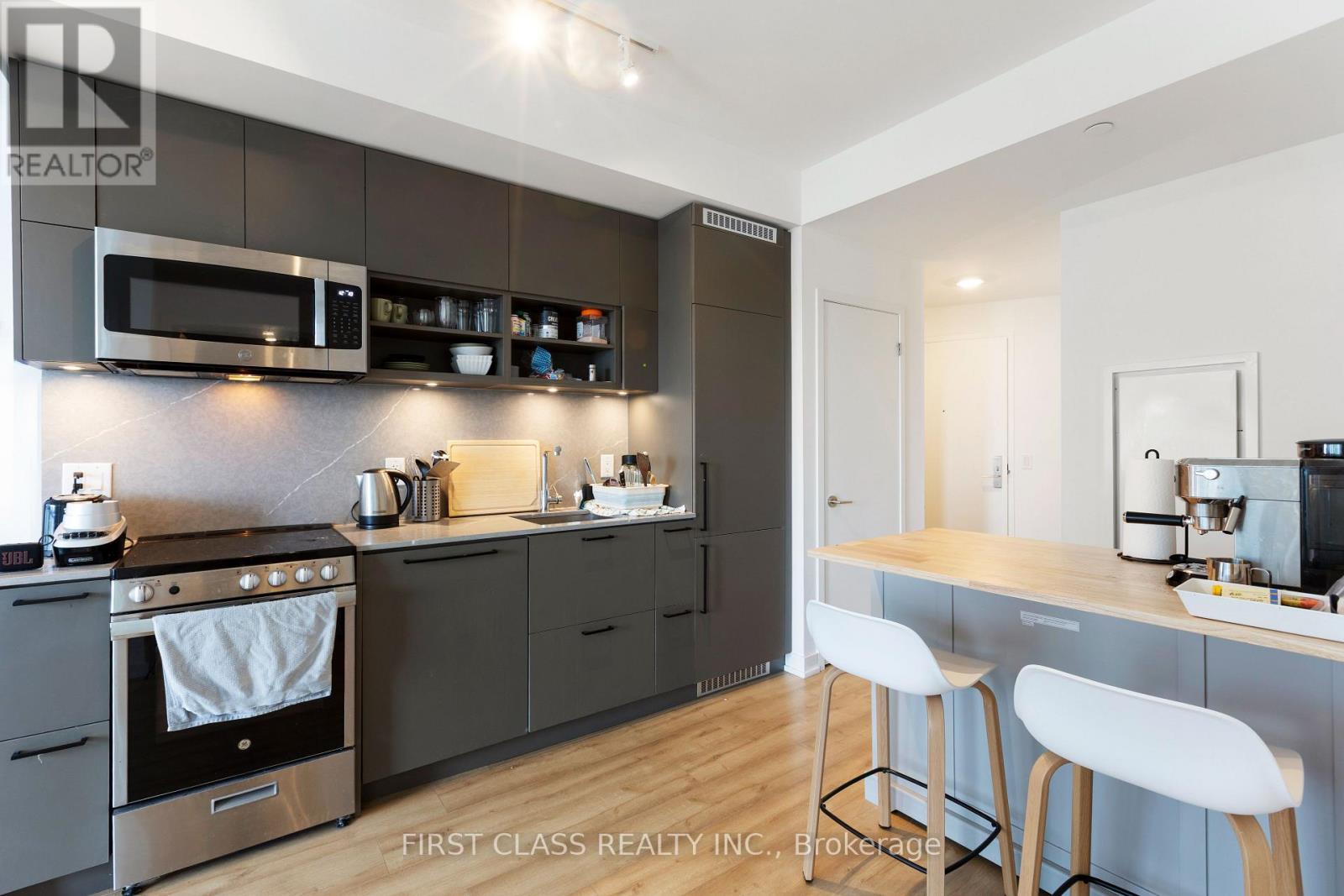 Photo 7 of 2606 135 East Liberty Street, Toronto ON