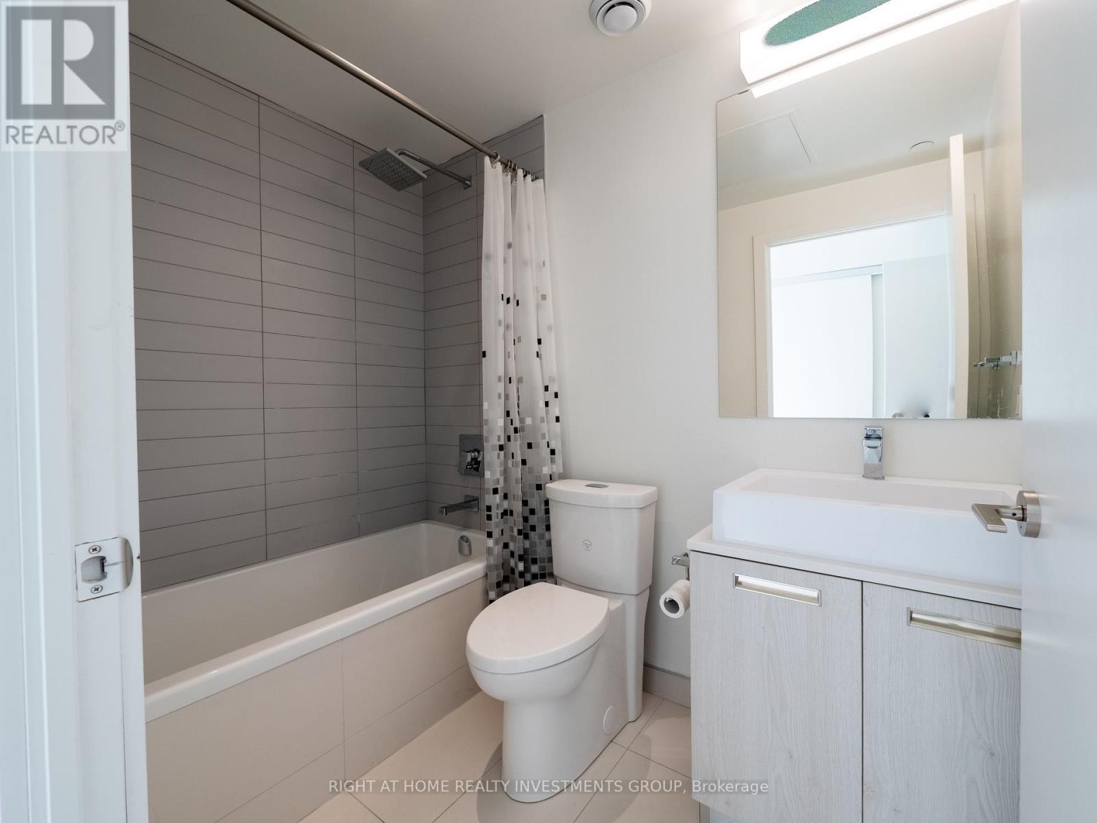 Photo 13 of 1010 2 A Church Street, Toronto ON