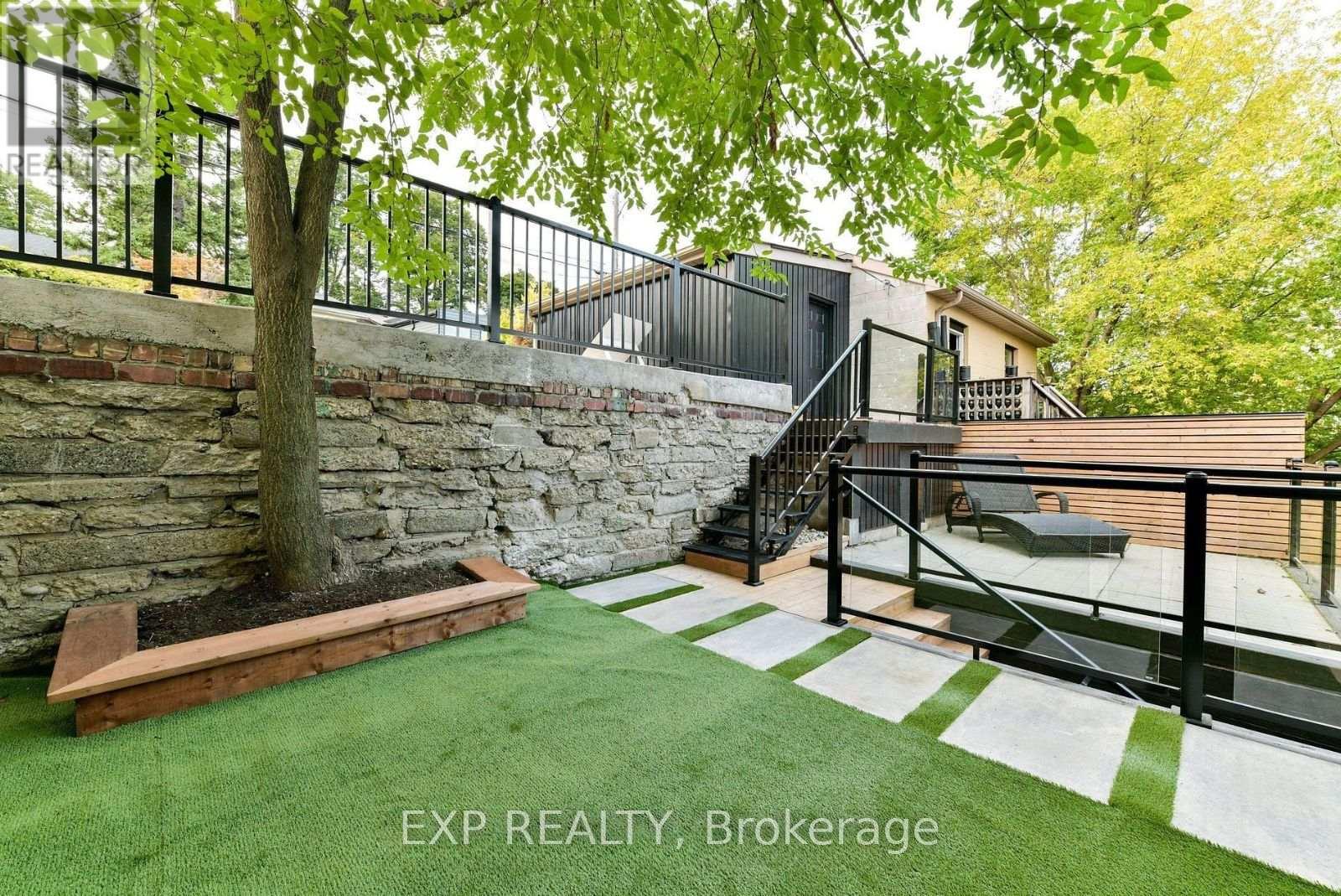 Photo 5 of 3 1250 Davenport Avenue, Toronto ON
