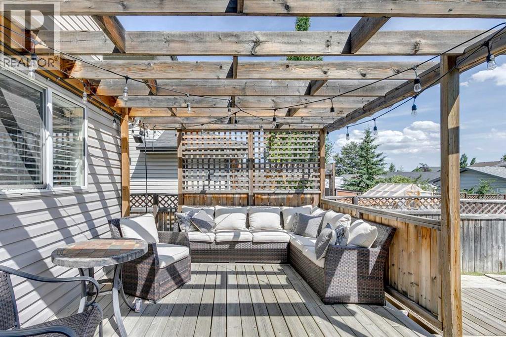 Single Family House for Sale in  Everridge Drive SW Evergreen Calgary 
