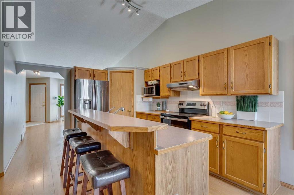 Single Family House 3 Level for Sale in  Somercrest Gardens SW Somerset Calgary 