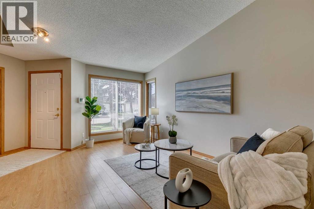 Single Family House 3 Level for Sale in  Somercrest Gardens SW Somerset Calgary 
