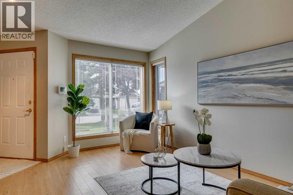 Single Family House 3 Level for Sale in  Somercrest Gardens SW Somerset Calgary 