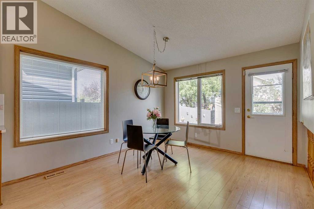 Single Family House 3 Level for Sale in  Somercrest Gardens SW Somerset Calgary 