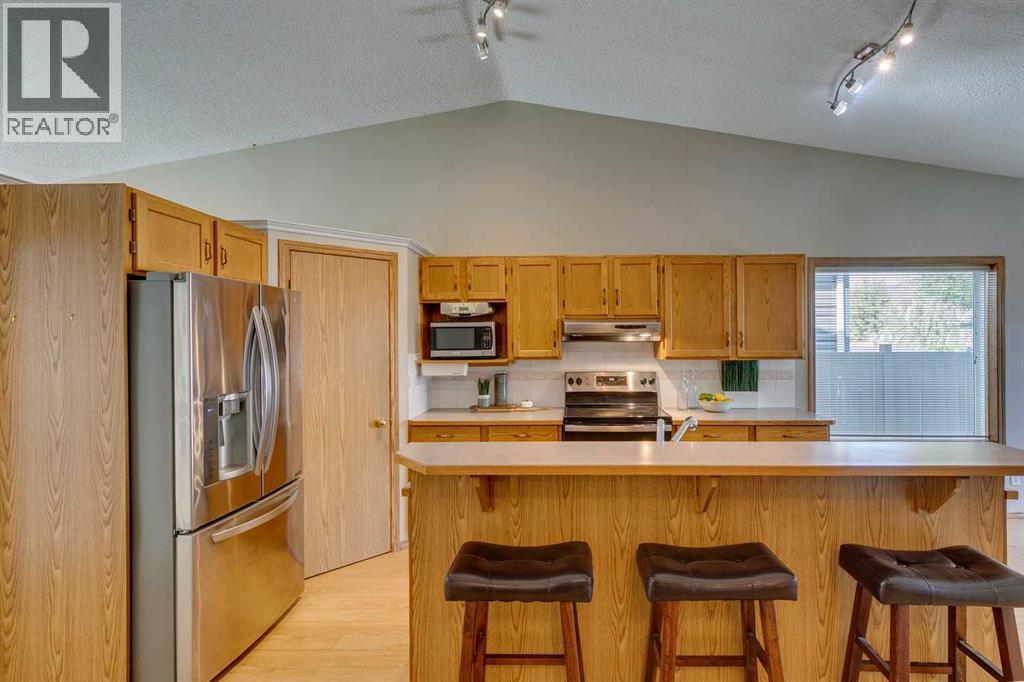 Single Family House 3 Level for Sale in  Somercrest Gardens SW Somerset Calgary 