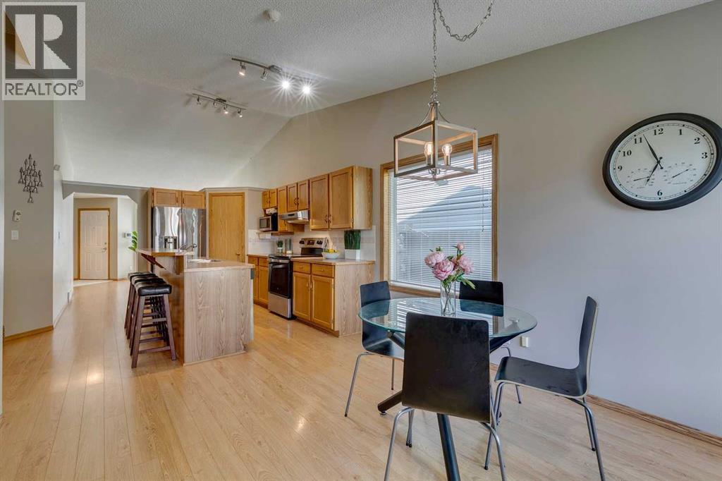 Single Family House 3 Level for Sale in  Somercrest Gardens SW Somerset Calgary 