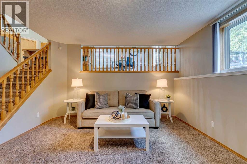 Single Family House 3 Level for Sale in  Somercrest Gardens SW Somerset Calgary 