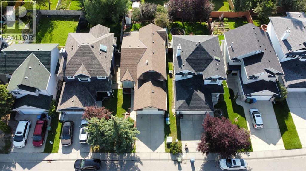 Single Family House 3 Level for Sale in  Somercrest Gardens SW Somerset Calgary 