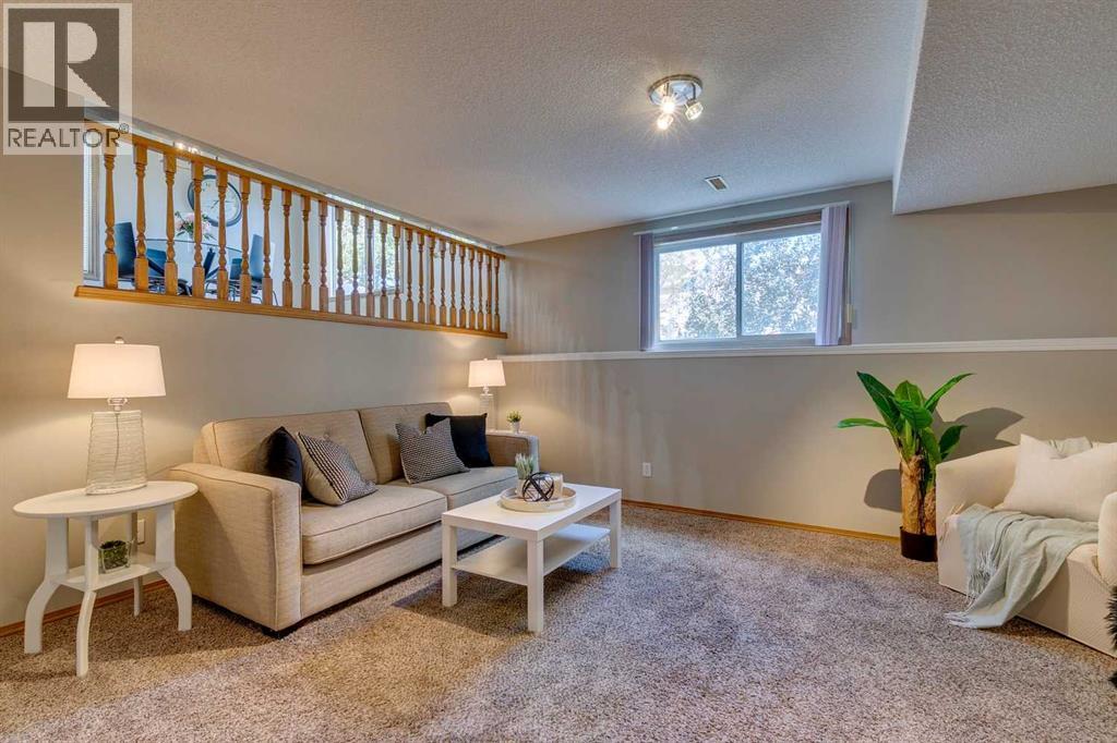Single Family House 3 Level for Sale in  Somercrest Gardens SW Somerset Calgary 