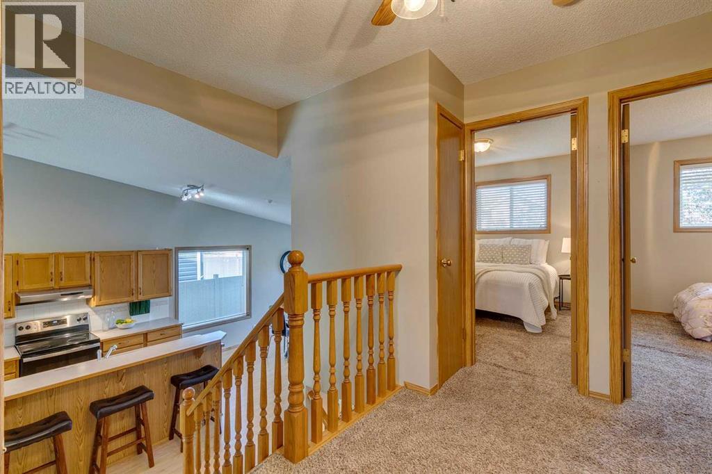 Single Family House 3 Level for Sale in  Somercrest Gardens SW Somerset Calgary 