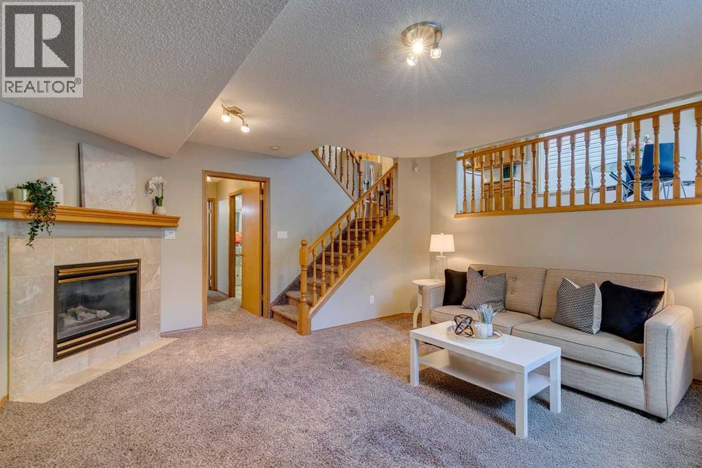 Single Family House 3 Level for Sale in  Somercrest Gardens SW Somerset Calgary 
