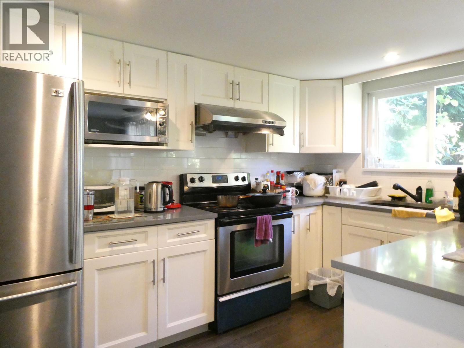 Photo 7 of 8631 Dolphin Court, Richmond BC