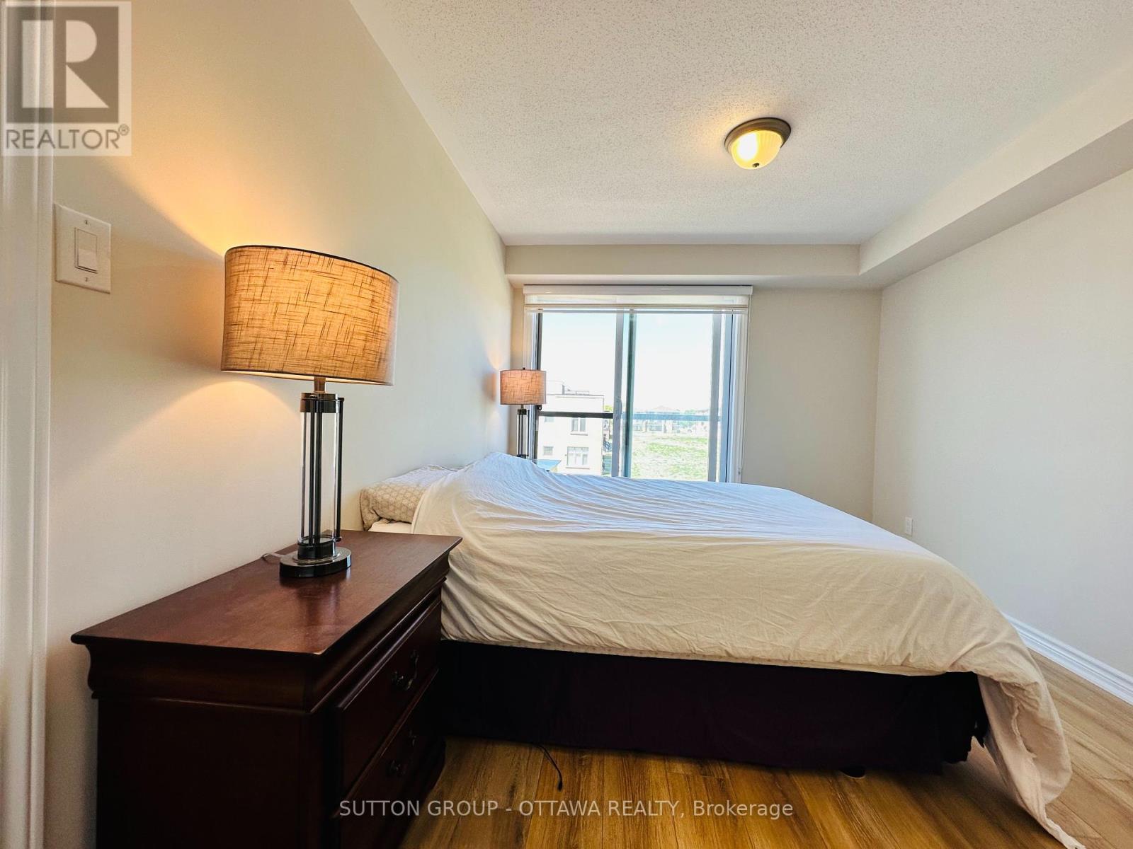 Photo 13 of 826 Mikinak Road, Ottawa ON
