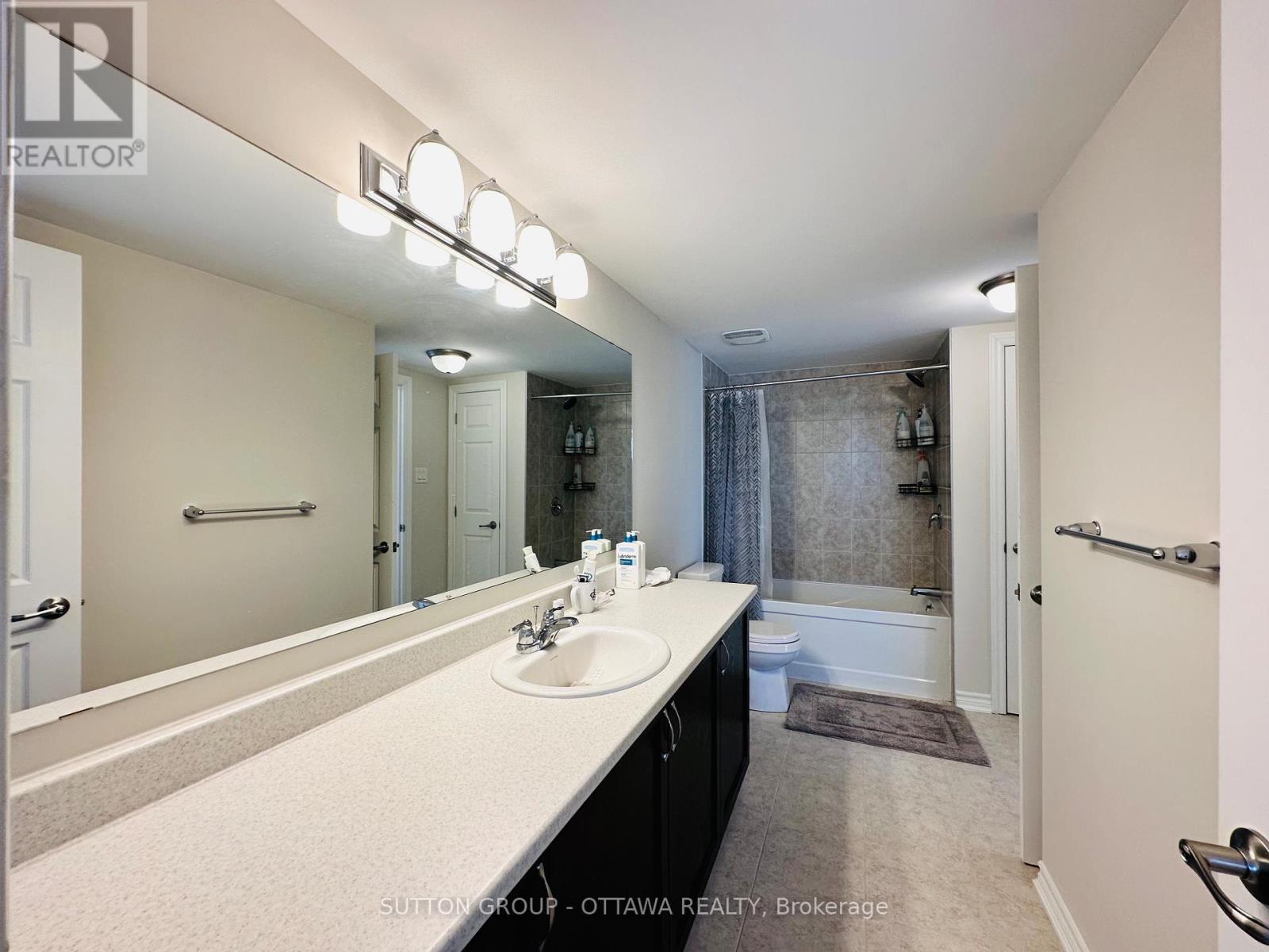 Photo 14 of 826 Mikinak Road, Ottawa ON