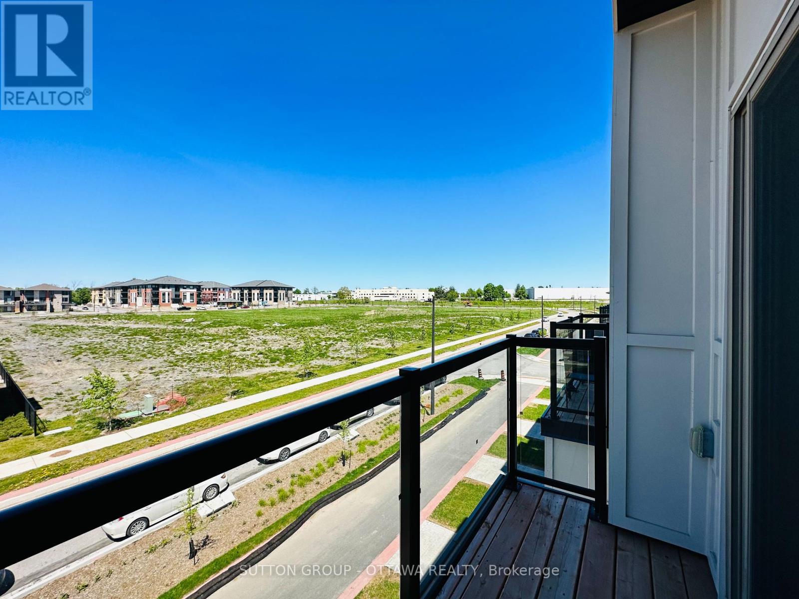 Photo 8 of 826 Mikinak Road, Ottawa ON