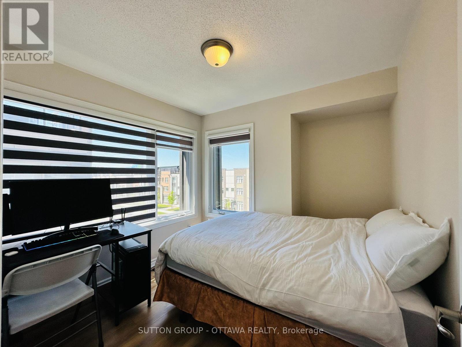 Photo 16 of 826 Mikinak Road, Ottawa ON