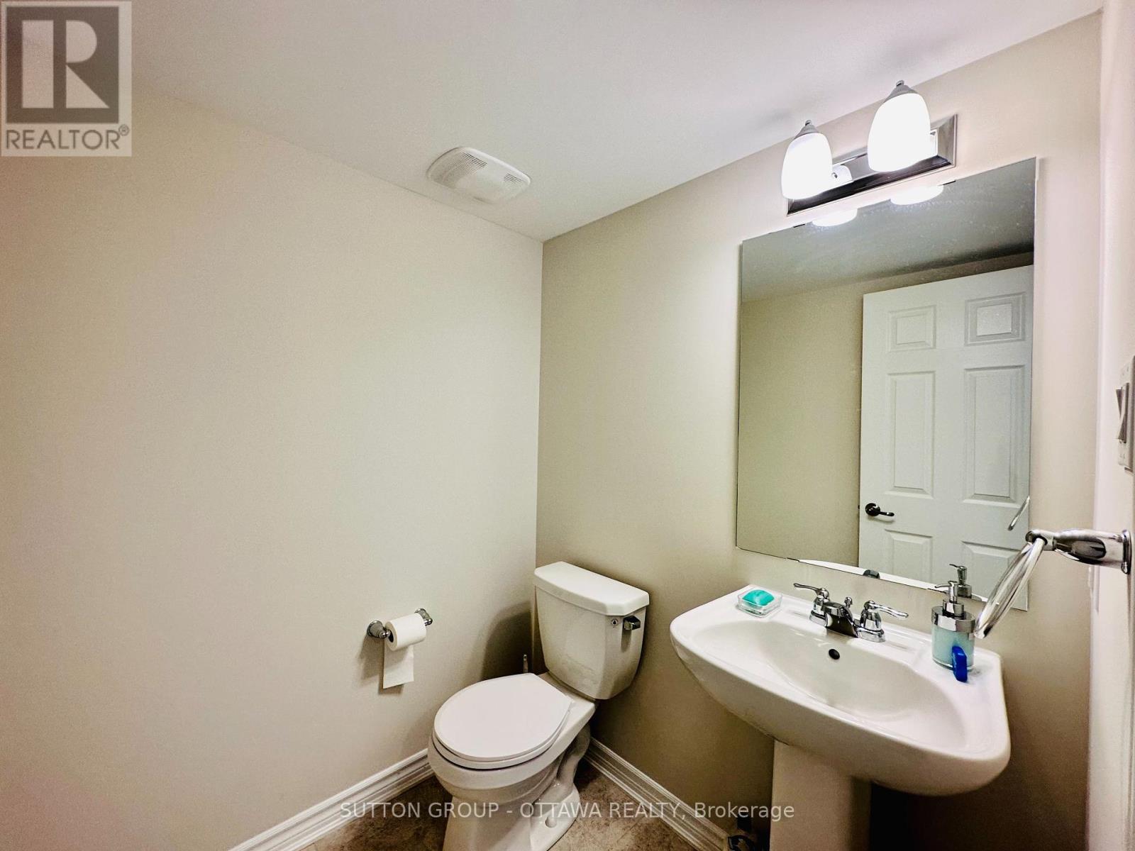 Photo 22 of 826 Mikinak Road, Ottawa ON