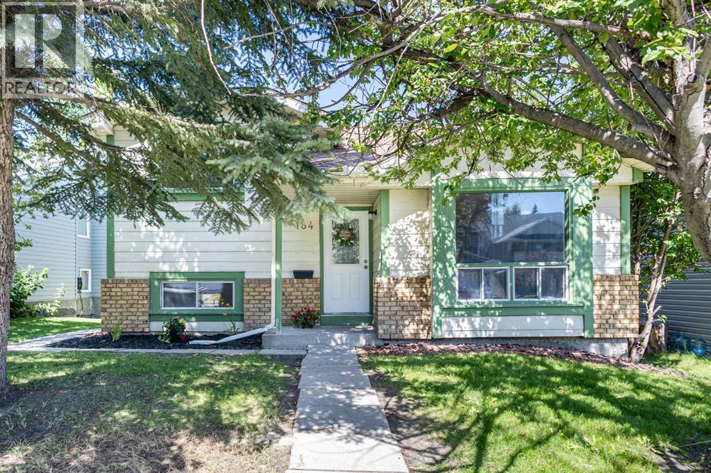 Single Family House 3 Level for Sale in  Shawinigan Drive SW Shawnessy Calgary 