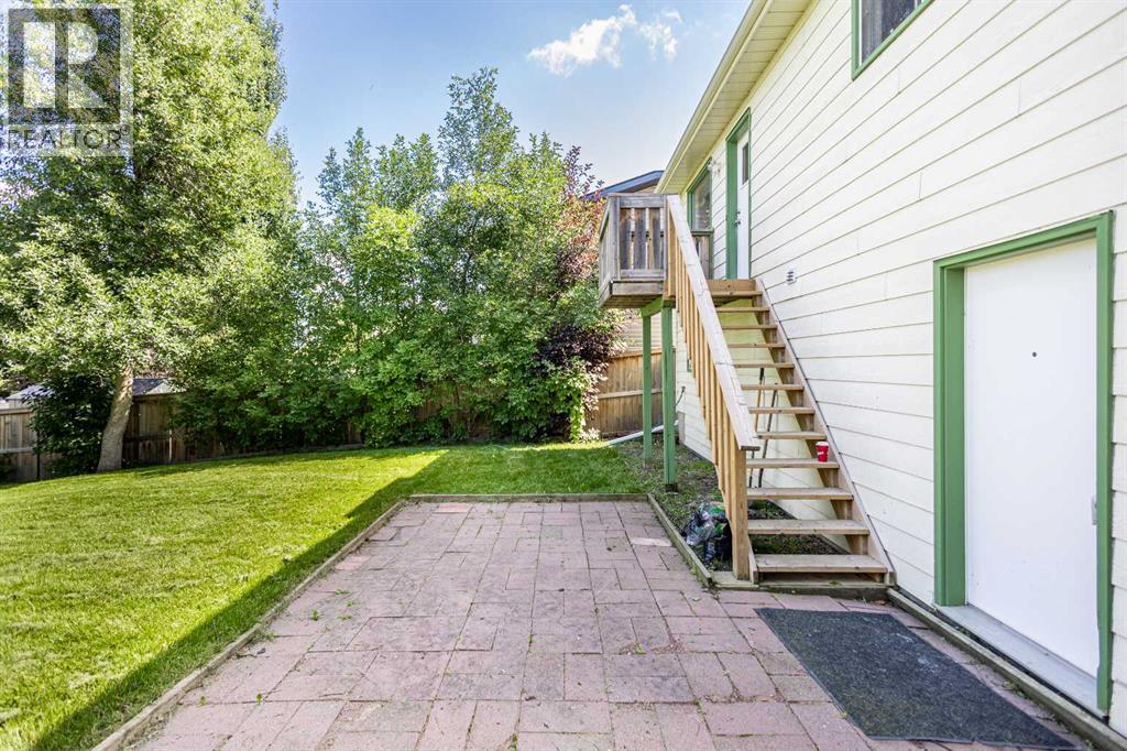 Single Family House 3 Level for Sale in  Shawinigan Drive SW Shawnessy Calgary 