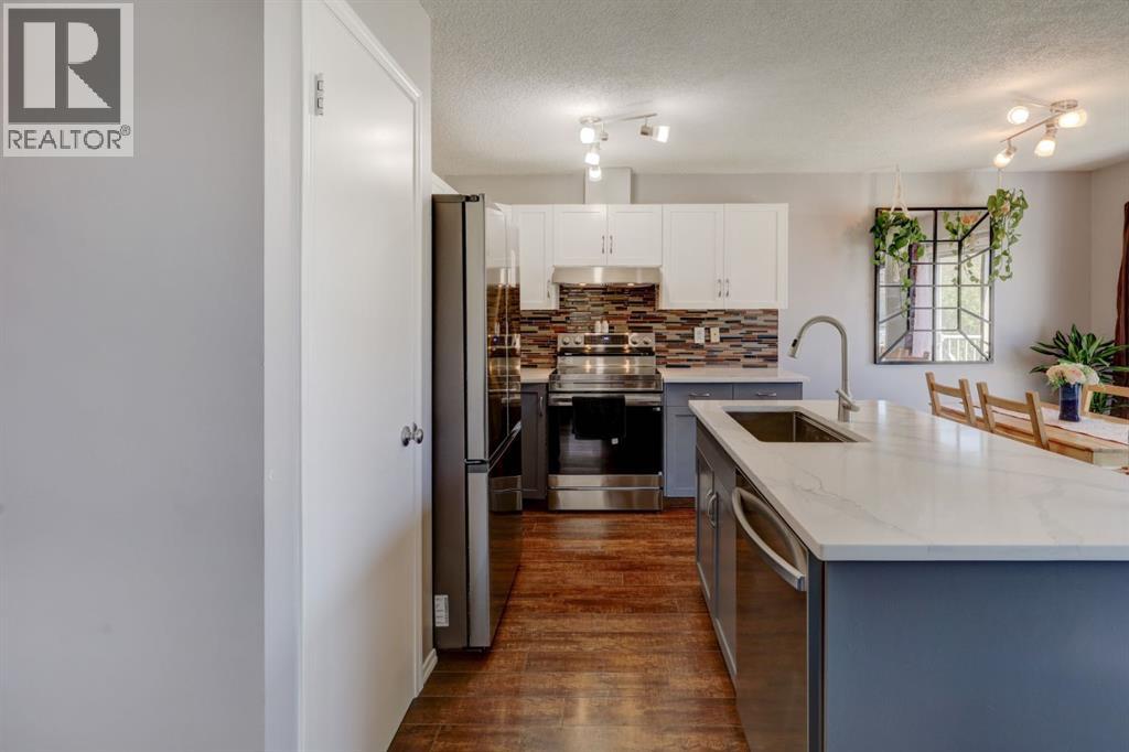 Single Family House for Sale in  Rocky Vista Circle NW Rocky Ridge Calgary 