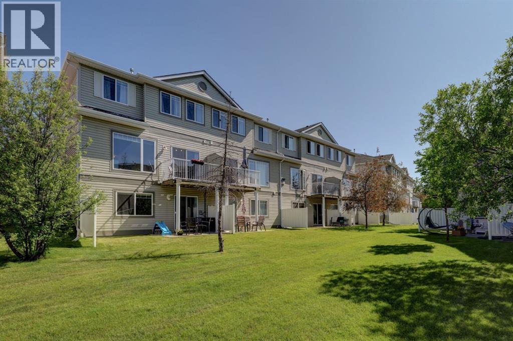 Single Family House for Sale in  Rocky Vista Circle NW Rocky Ridge Calgary 