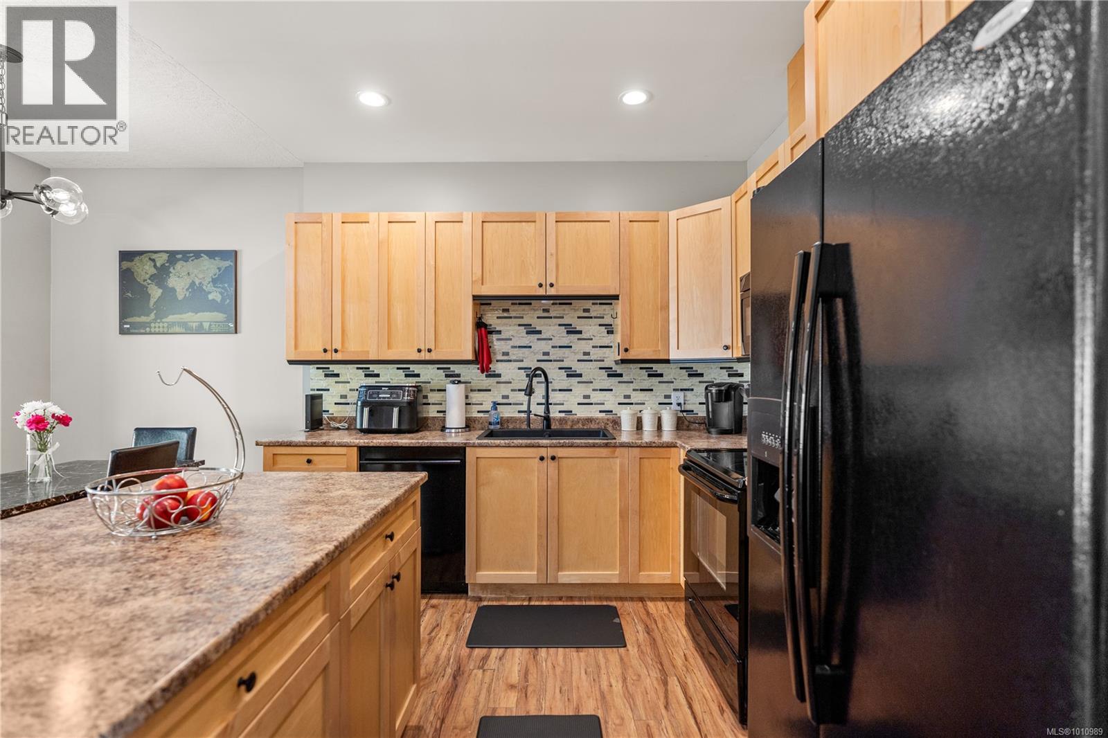 Photo 5 of 114 6838 Grant Rd, Sooke BC