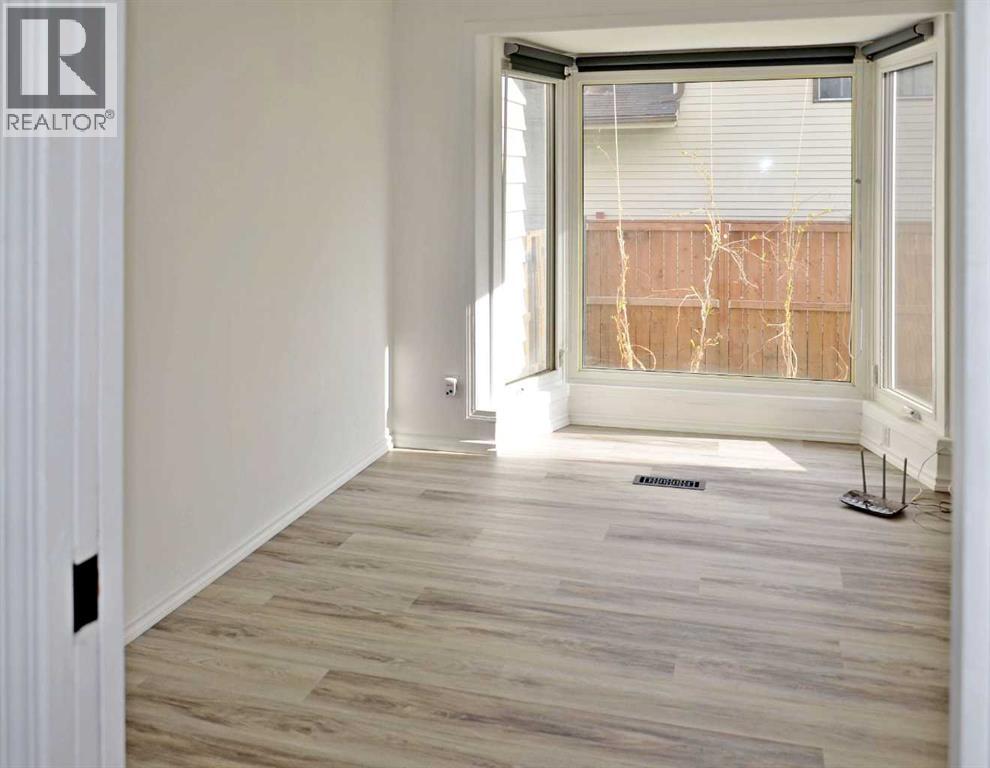 Photo 15 of 59 Woodmont Way Sw, Calgary AB