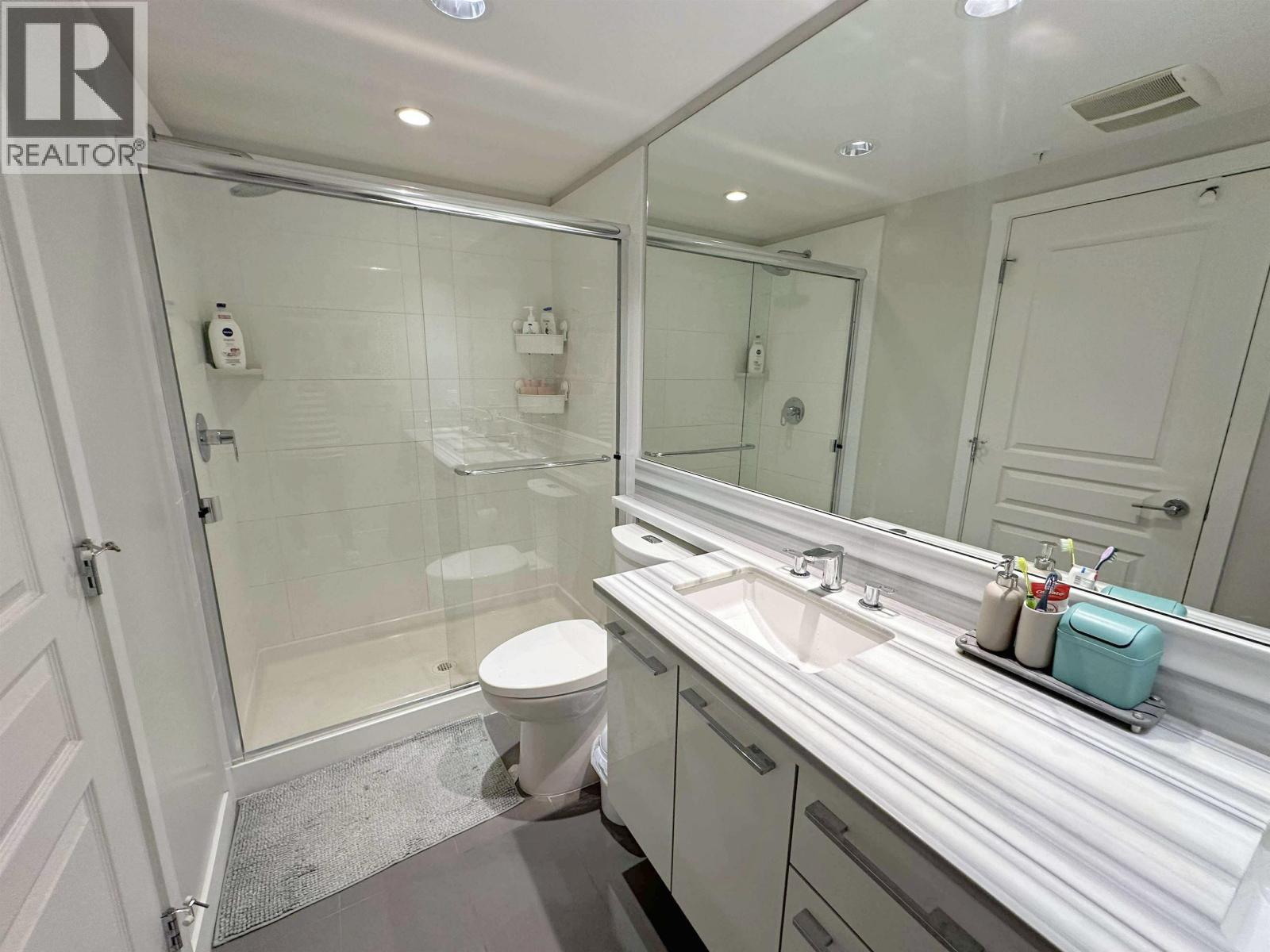 Photo 11 of 606 3093 Windsor Gate, Coquitlam BC