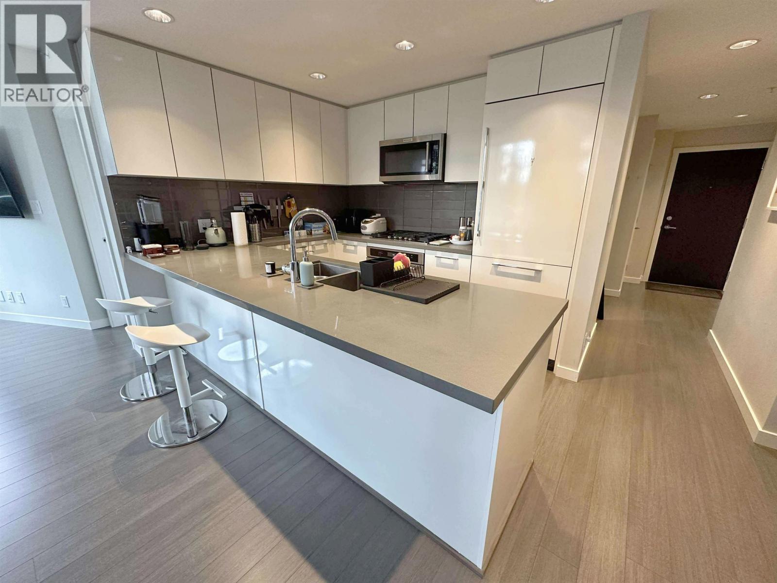 Photo 9 of 606 3093 Windsor Gate, Coquitlam BC