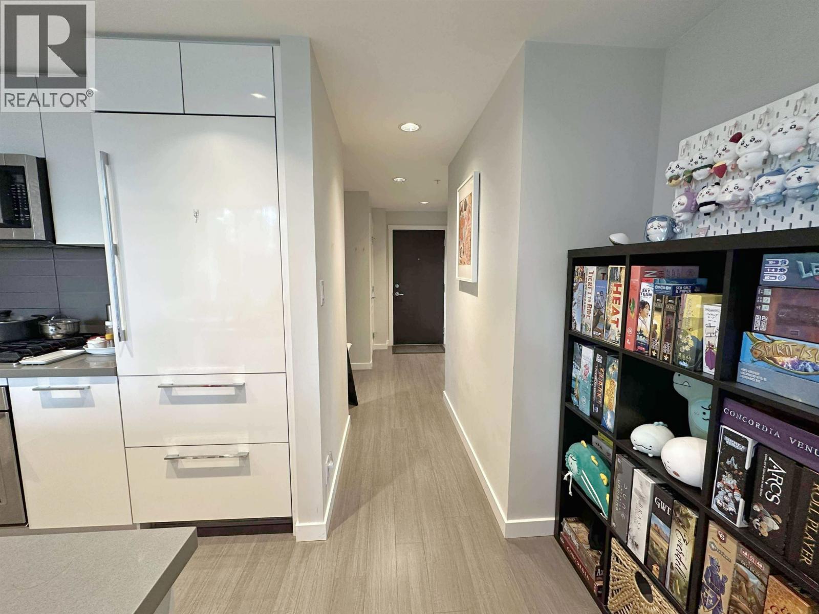 Photo 10 of 606 3093 Windsor Gate, Coquitlam BC