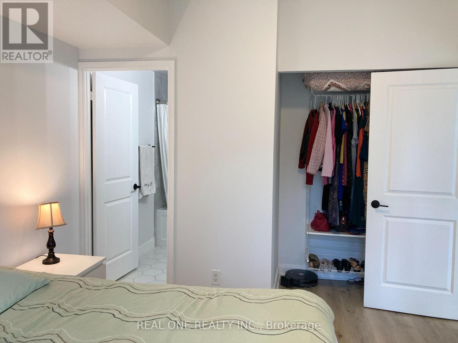 Photo 4 of 405 50 Absolute Avenue, Mississauga ON