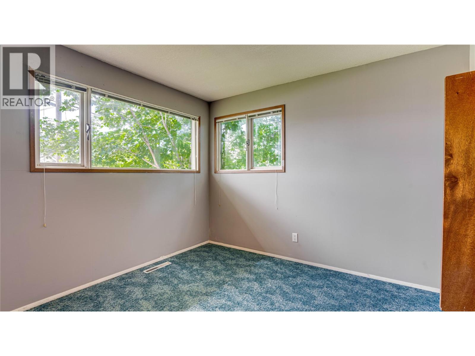 2560 Colony Street, Armstrong