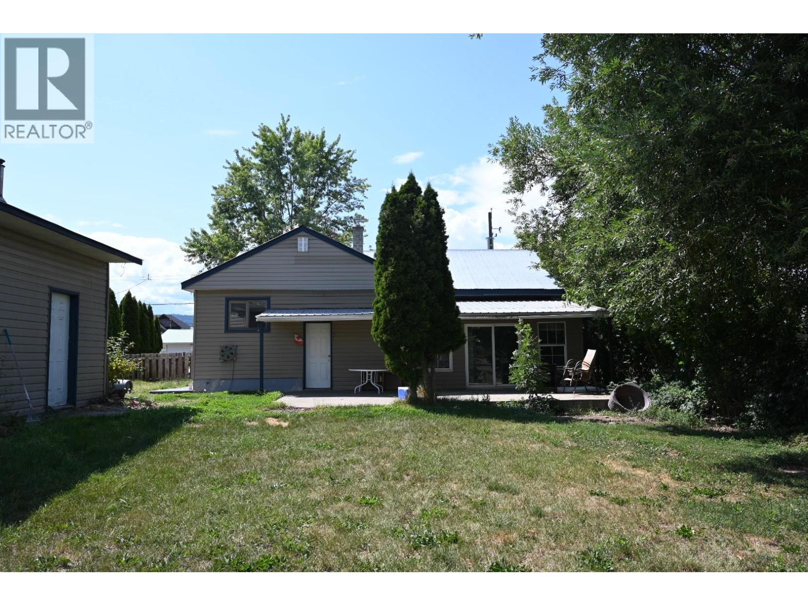 2560 Colony Street, Armstrong