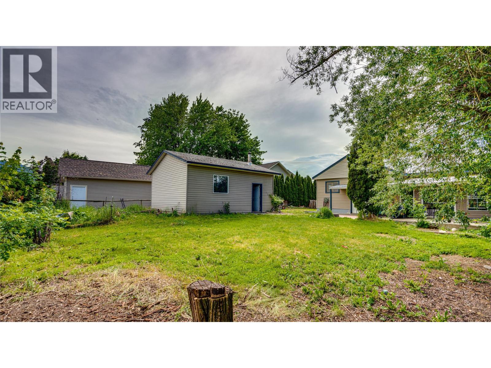 2560 Colony Street, Armstrong