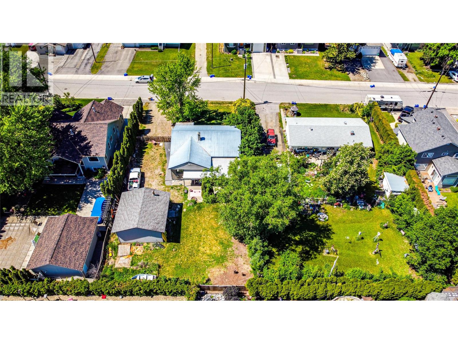 2560 Colony Street, Armstrong