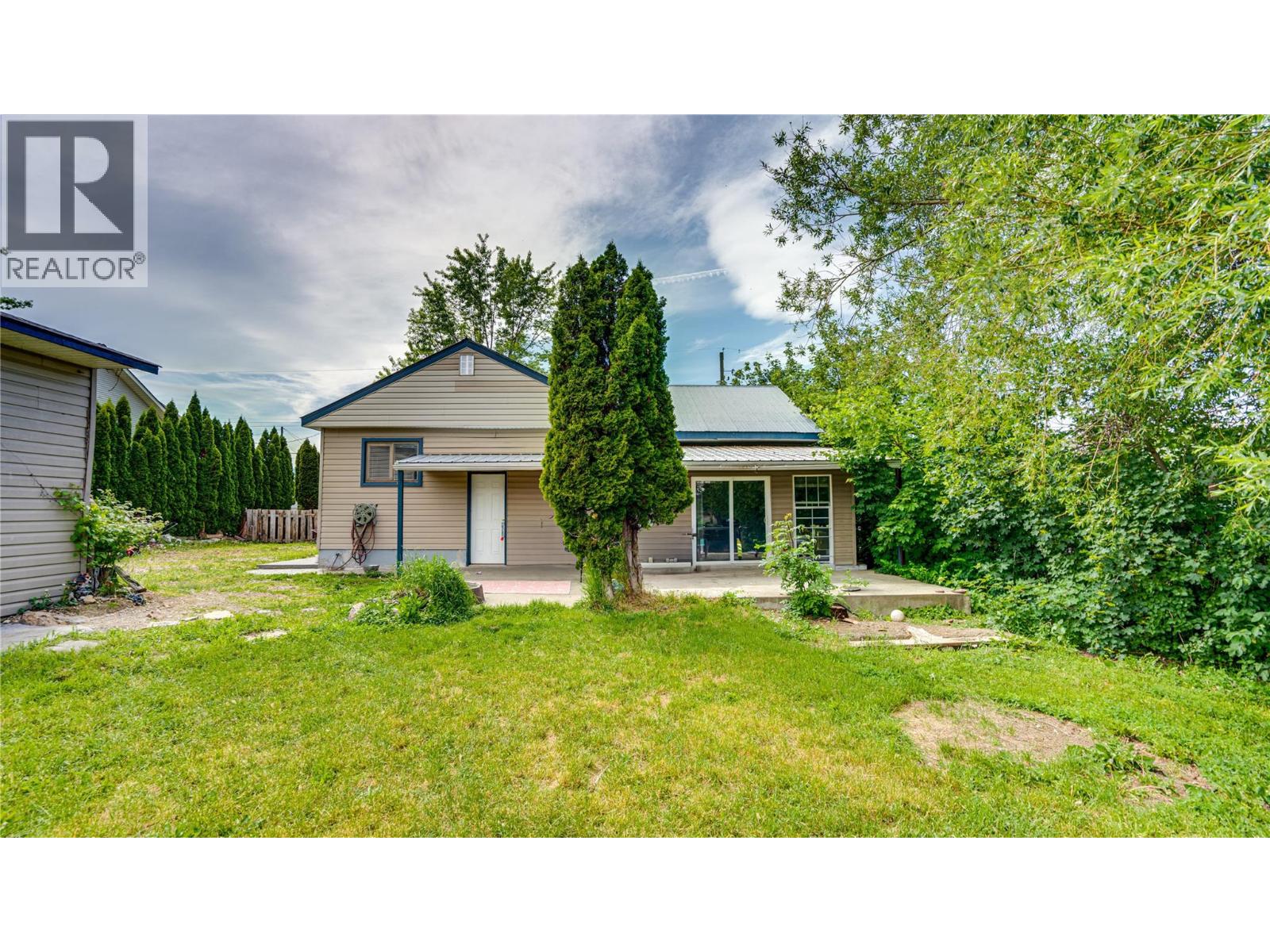 2560 Colony Street, Armstrong