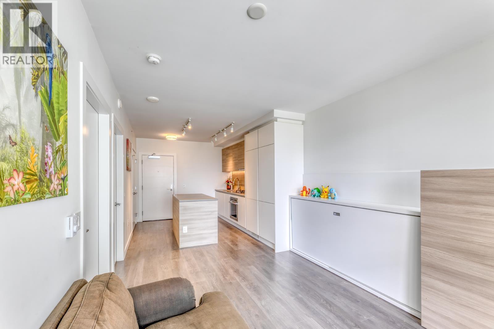 Photo 7 of 508 657 Whiting Way, Coquitlam BC