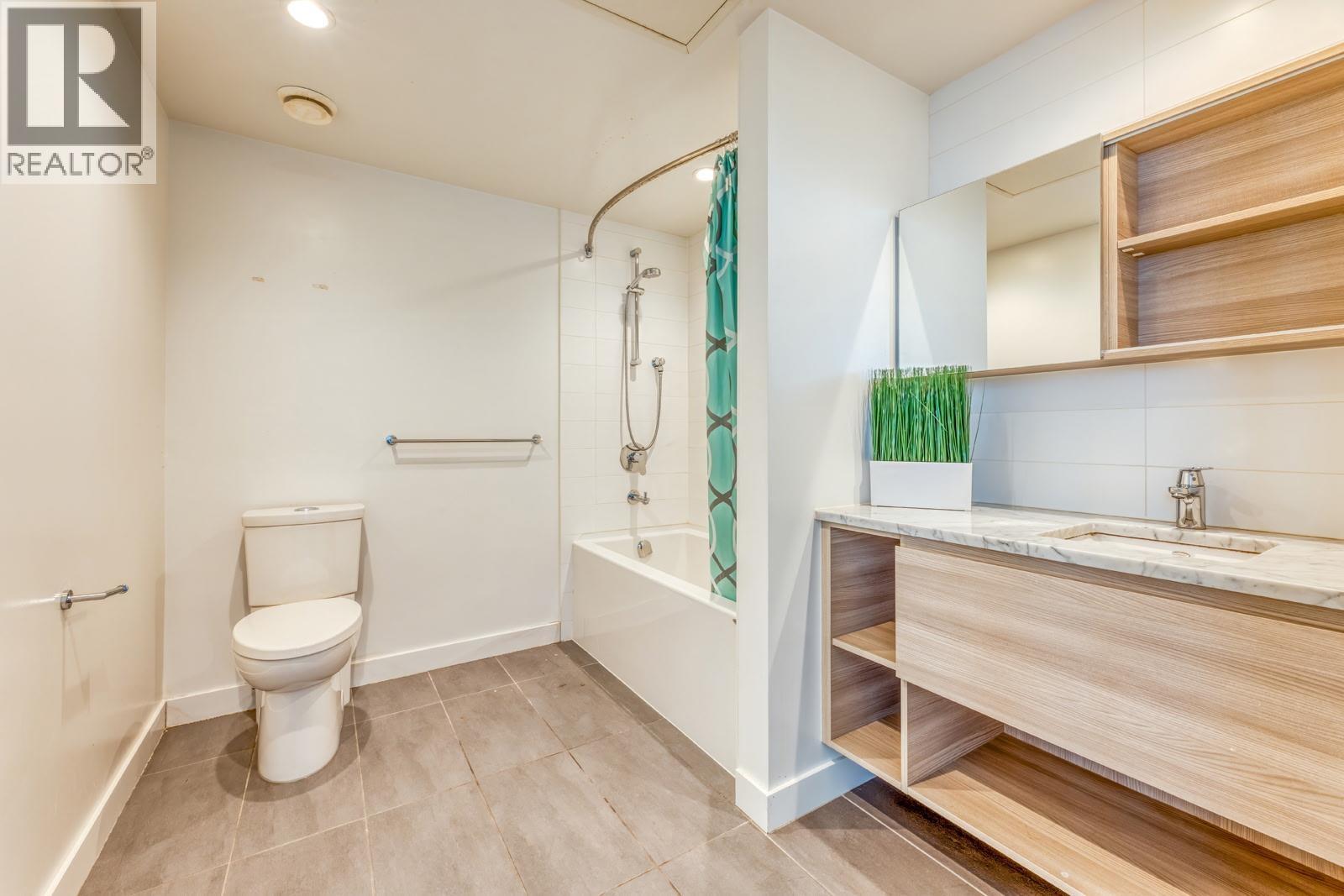 Photo 13 of 508 657 Whiting Way, Coquitlam BC