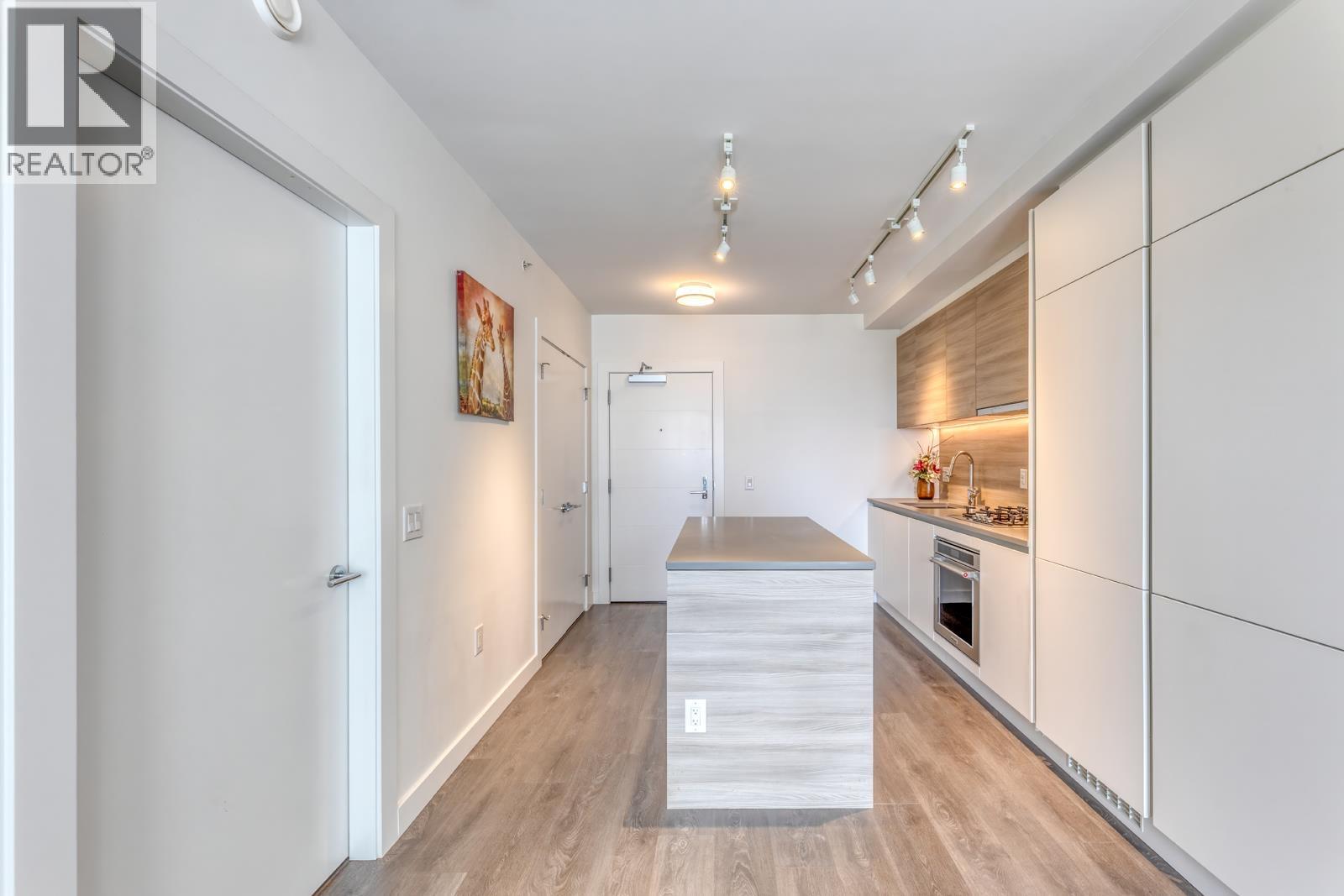 Photo 6 of 508 657 Whiting Way, Coquitlam BC