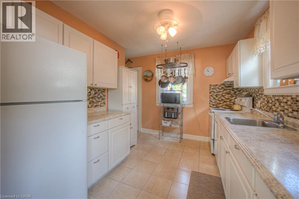 Photo 17 of 14 Barons Avenue S, Hamilton ON
