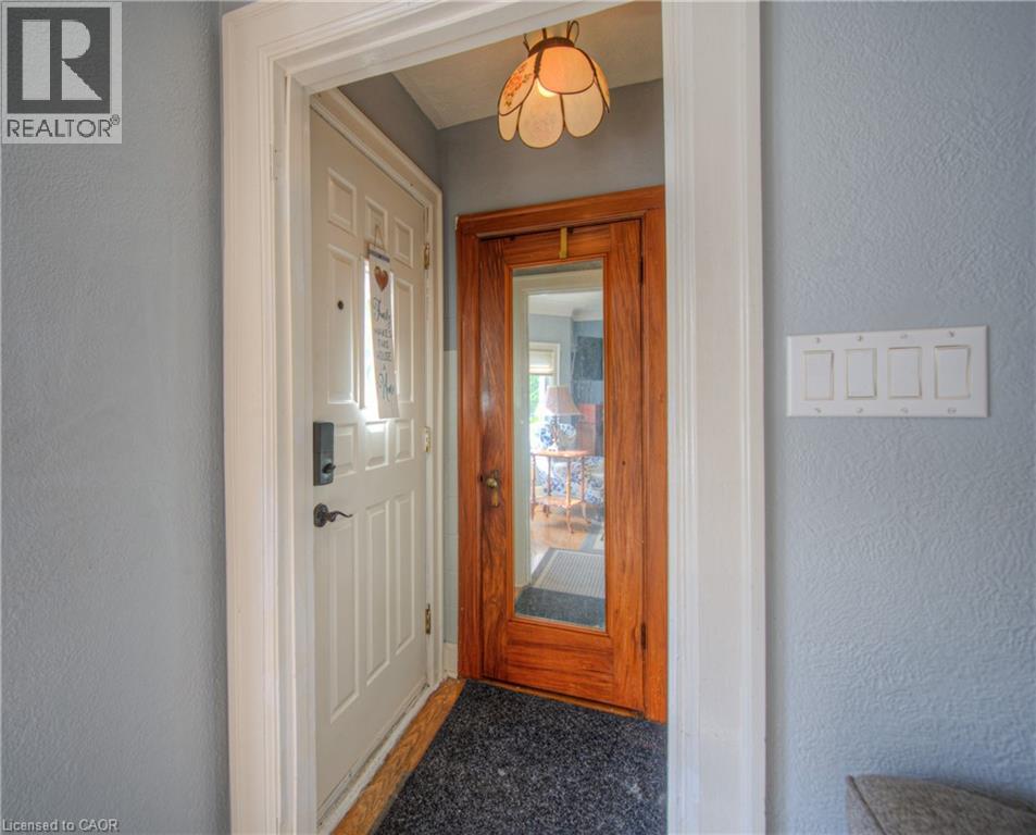 Photo 8 of 14 Barons Avenue S, Hamilton ON