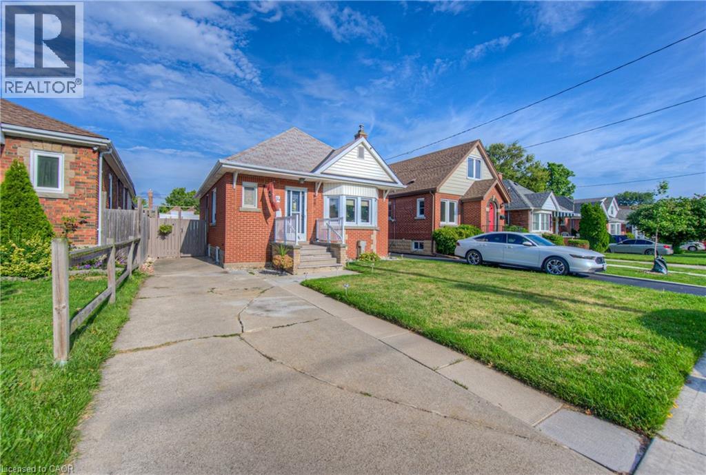 Photo 2 of 14 Barons Avenue S, Hamilton ON