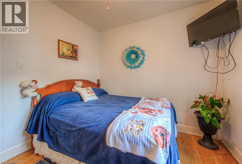 Photo 26 of 14 Barons Avenue S, Hamilton ON