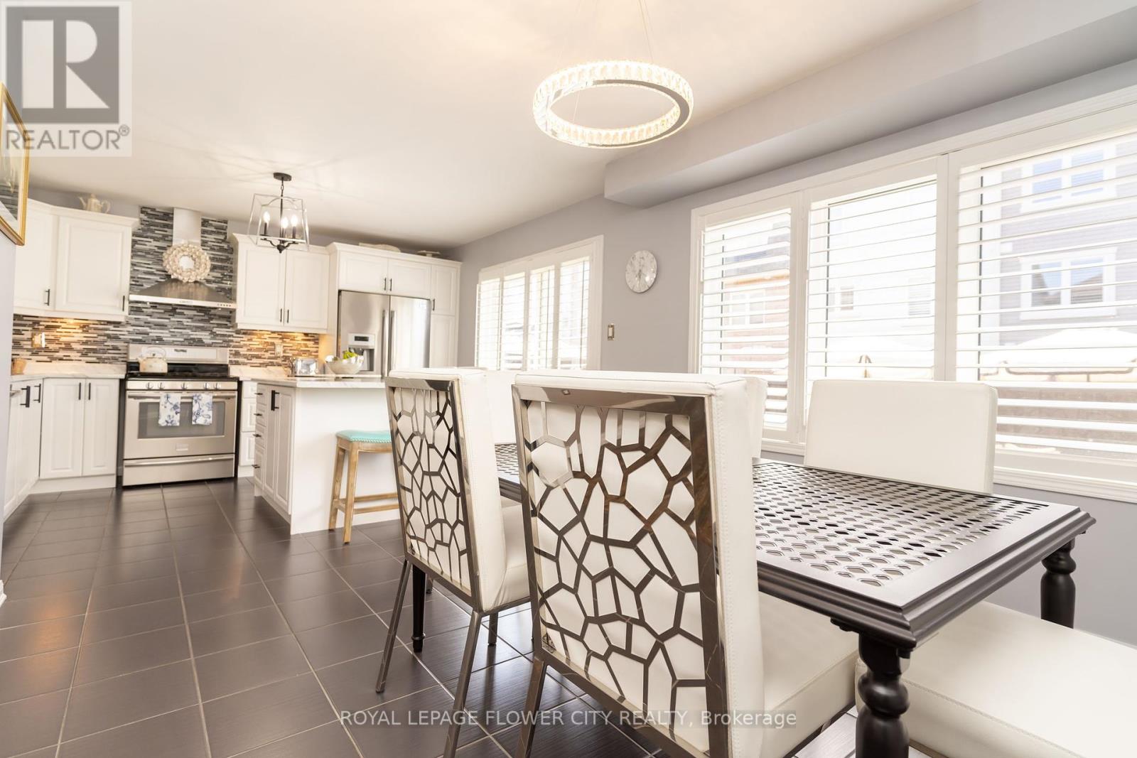 Photo 10 of 115 Vanhorne Close, Brampton ON