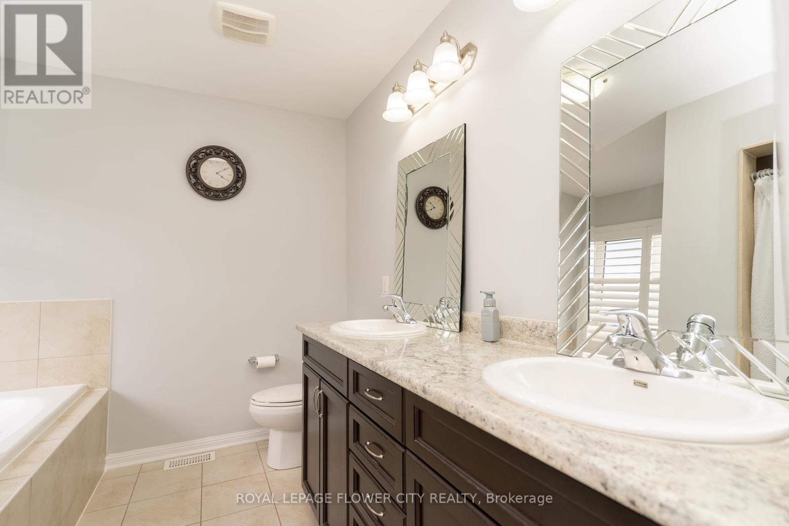 Photo 14 of 115 Vanhorne Close, Brampton ON