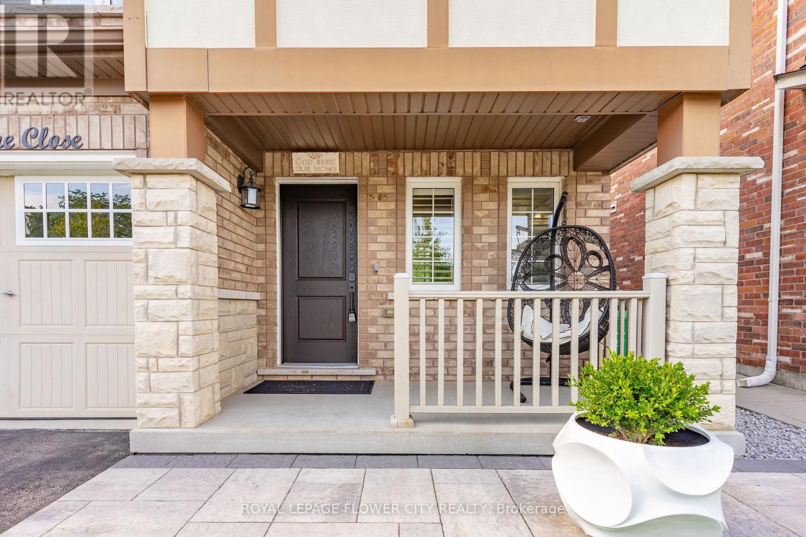 Photo 3 of 115 Vanhorne Close, Brampton ON