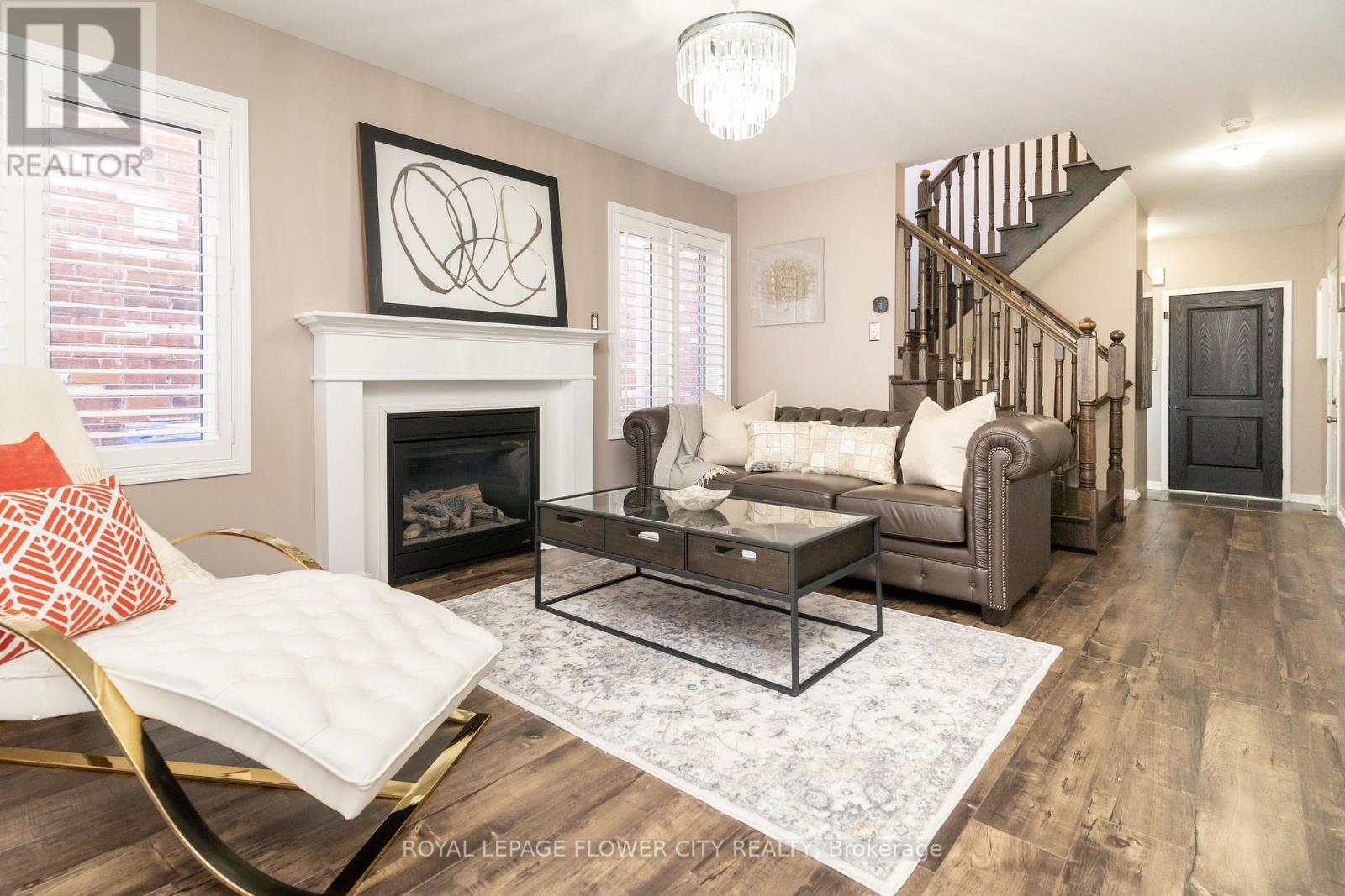 Photo 4 of 115 Vanhorne Close, Brampton ON