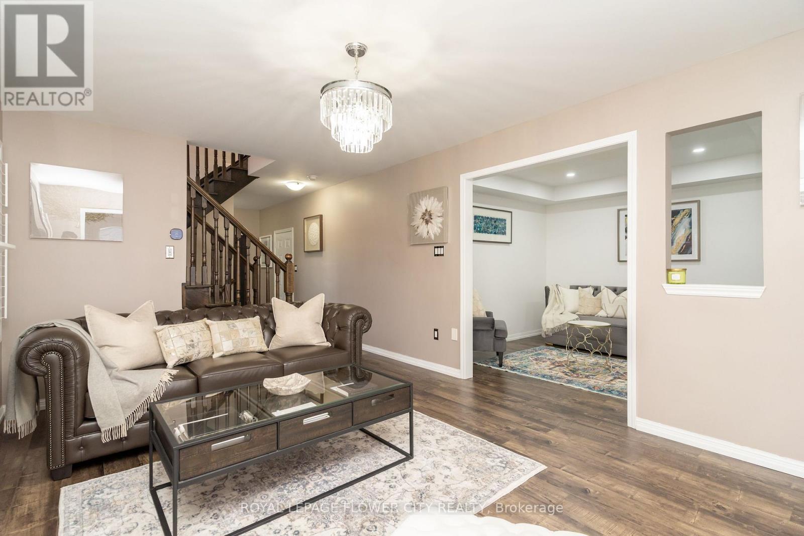 Photo 5 of 115 Vanhorne Close, Brampton ON