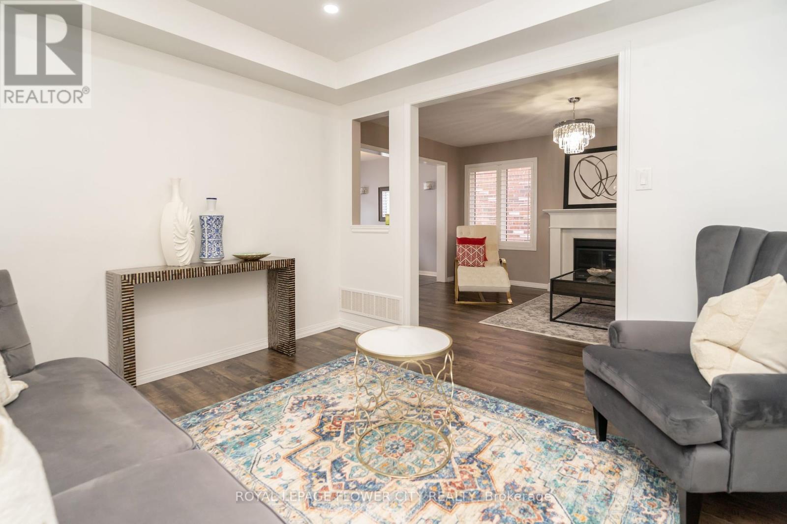 Photo 8 of 115 Vanhorne Close, Brampton ON