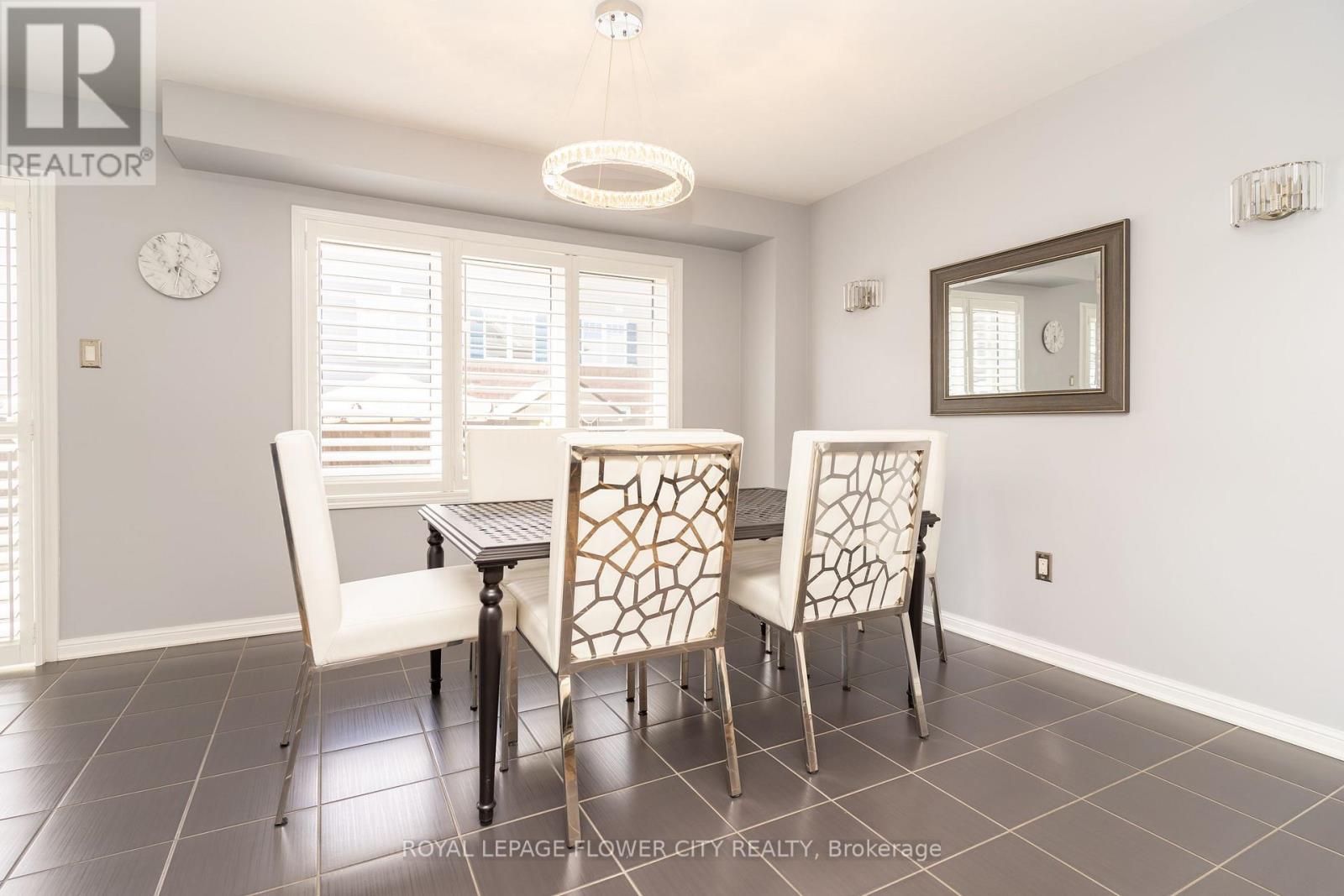 Photo 9 of 115 Vanhorne Close, Brampton ON